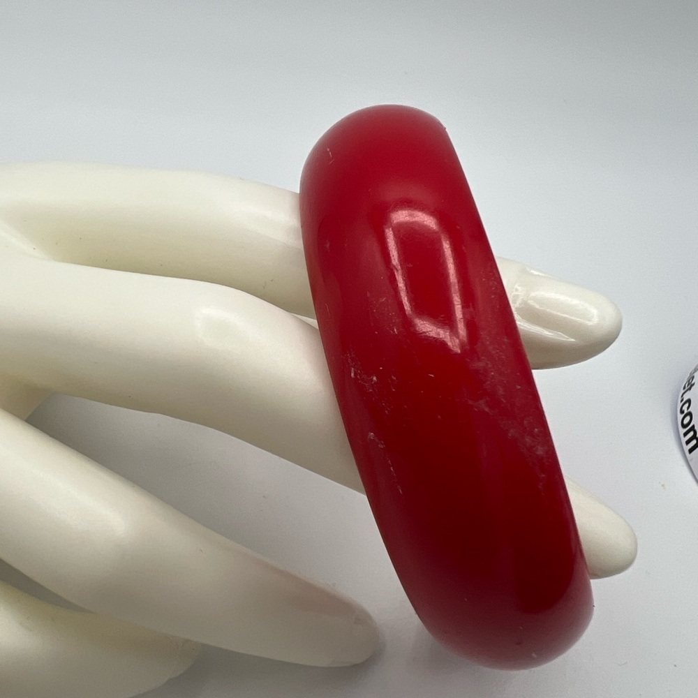 Elegant Red Bracelet - Picture 11 of 11